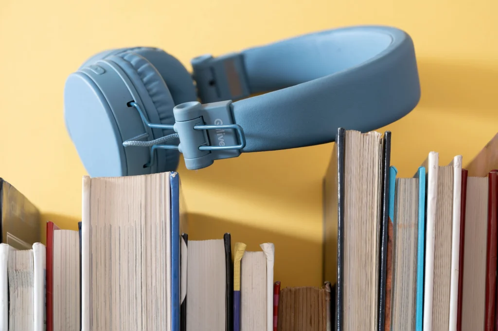 Cover_Books_and_Headphones